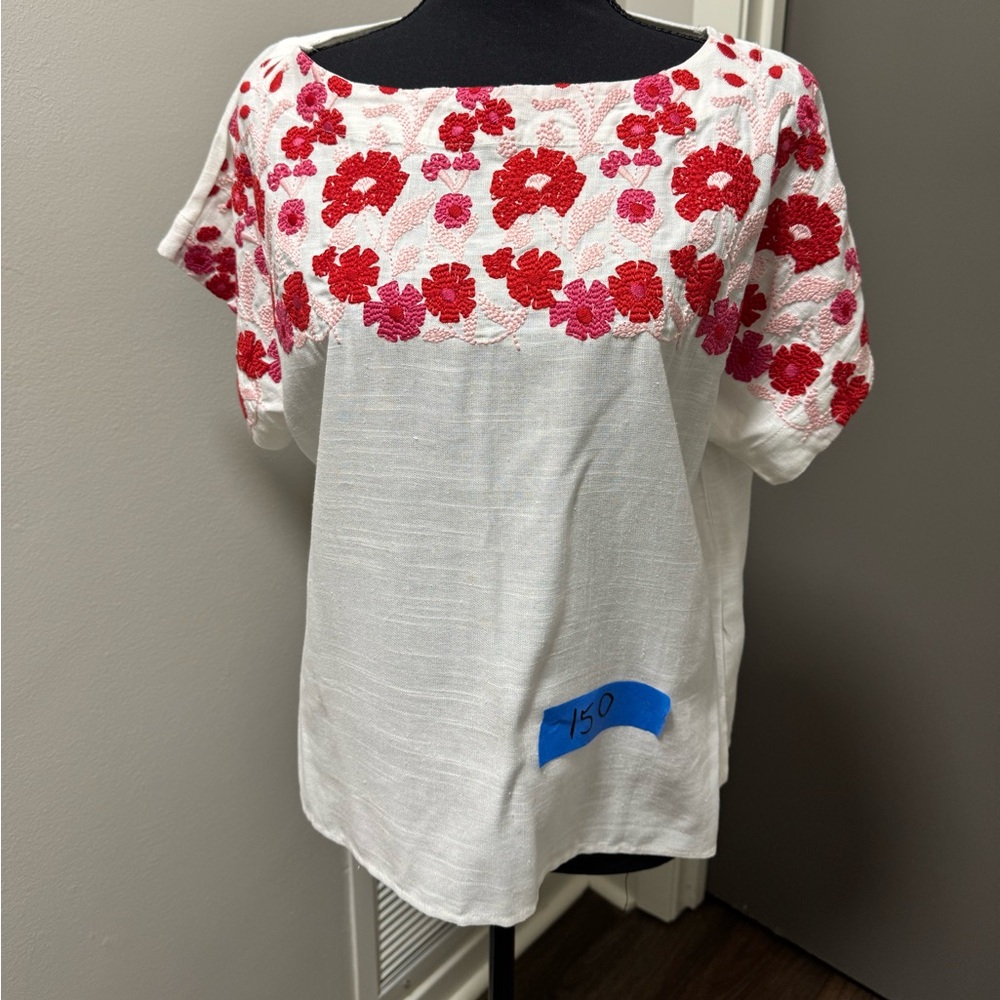 Solitaire floral Embroidered White and red  pull over top